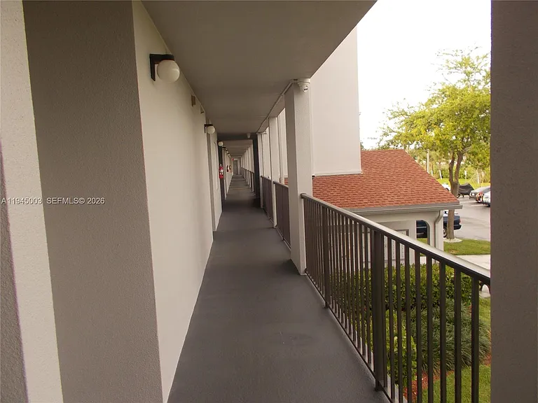 1400 SW 124th Ter #205Q — Photo 11