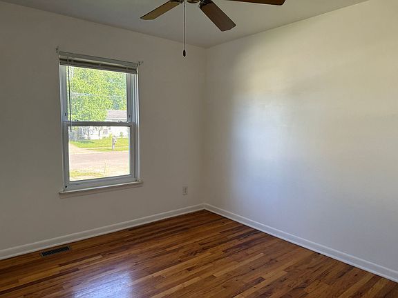 4th image of 6038 S Ivanhoe Ave