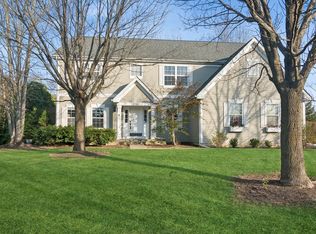 8063 Orchard Cmns E, Long Grove, IL 60047