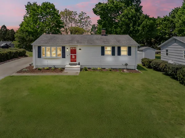 25 Prospect Avenue, East Lyme, CT 06357