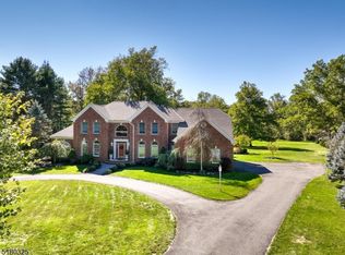 35 Spruce St, Basking Ridge, NJ 07920