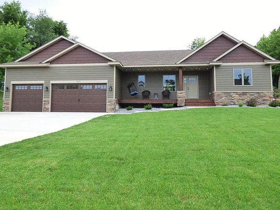 3rd image of 1120 Park Ln