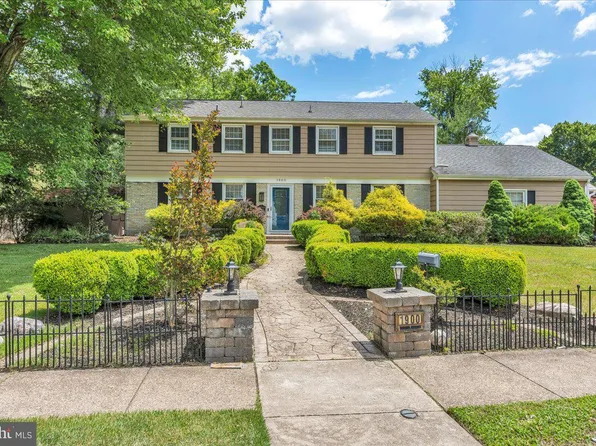 1900 Cardinal Lake Dr, Cherry Hill, NJ 08003