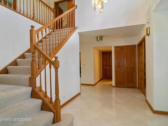 3rd image of 785 Vernon Ct S