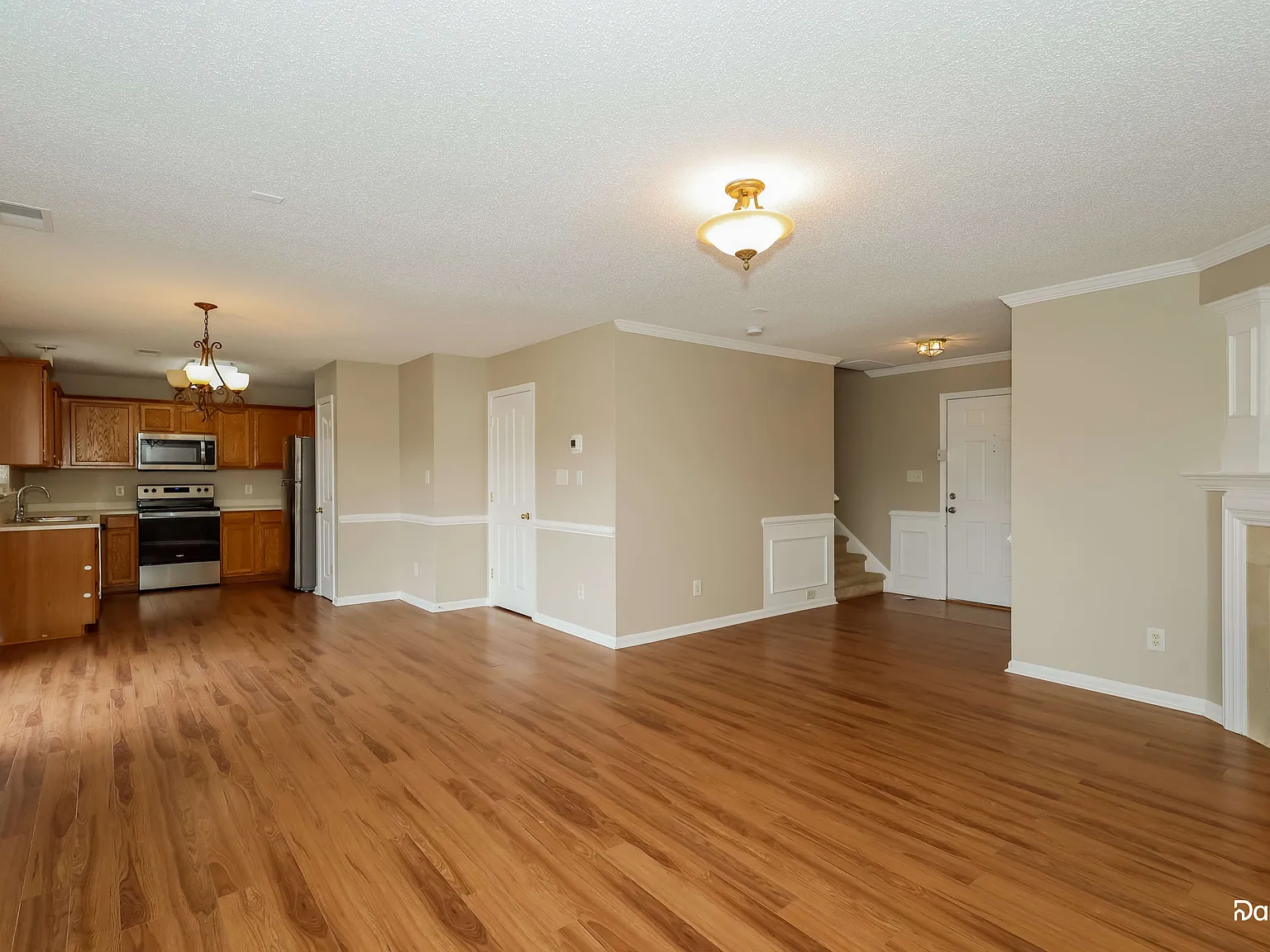 3 bed, 2.5 bath, 1555 sqft, $1,930 — Photo 4