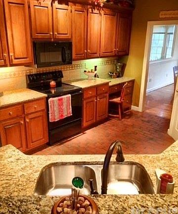 2nd image of 1015 Barrington Dr NE