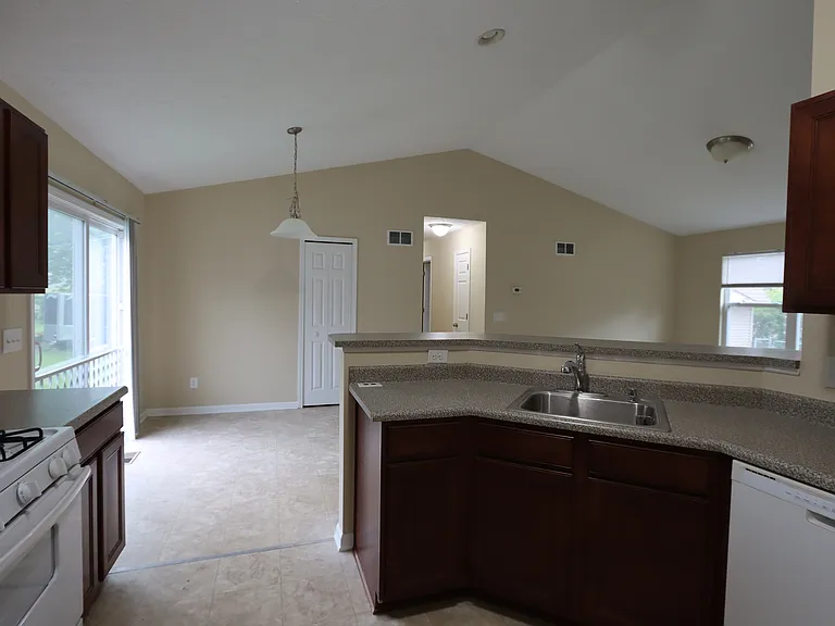 218 Sunset Rd — Photo 5