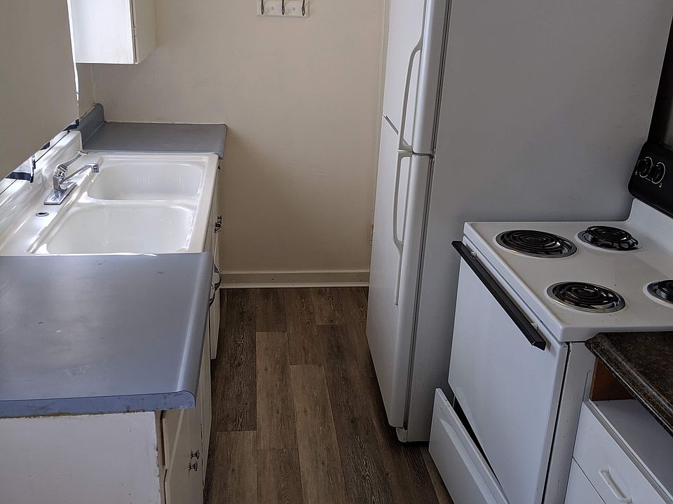 1st image of 405 N Division St