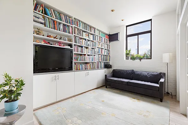 Sold by Compass | media 22