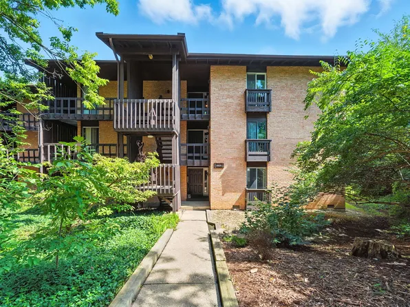 5605 Lakeside Dr APT 1F, Lisle, IL 60532