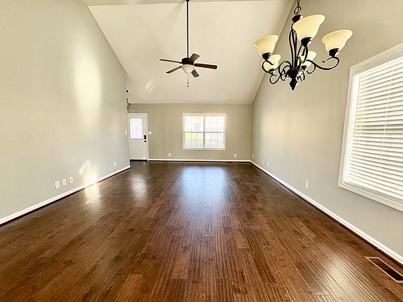 4th image of 1636 Buchanon Dr