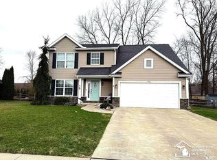 736 Grand Oak Dr, Temperance, MI 48182