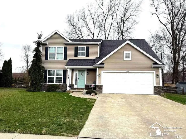 736 Grand Oak Dr, Temperance, MI 48182