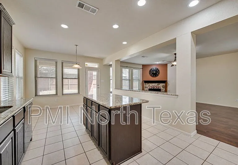 10516 Bolivar Dr — Photo 8