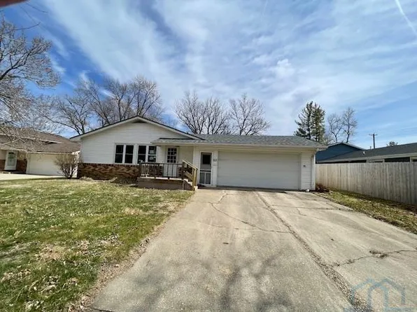 517 14th St, Onawa, IA 51040