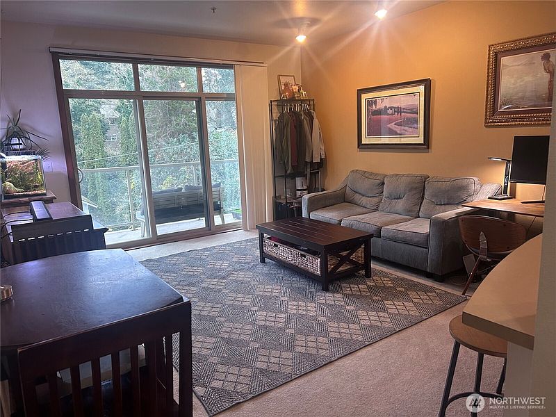 5th image of 910 Gladstone Street #205