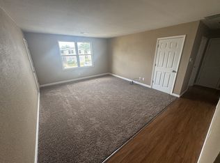 2032 Westgate Dr #6, Pekin, IL 61554