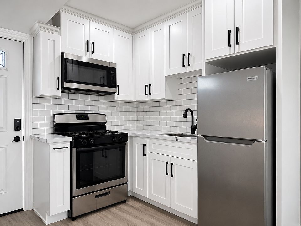 1st image of 830 W Berkeley Ct #B