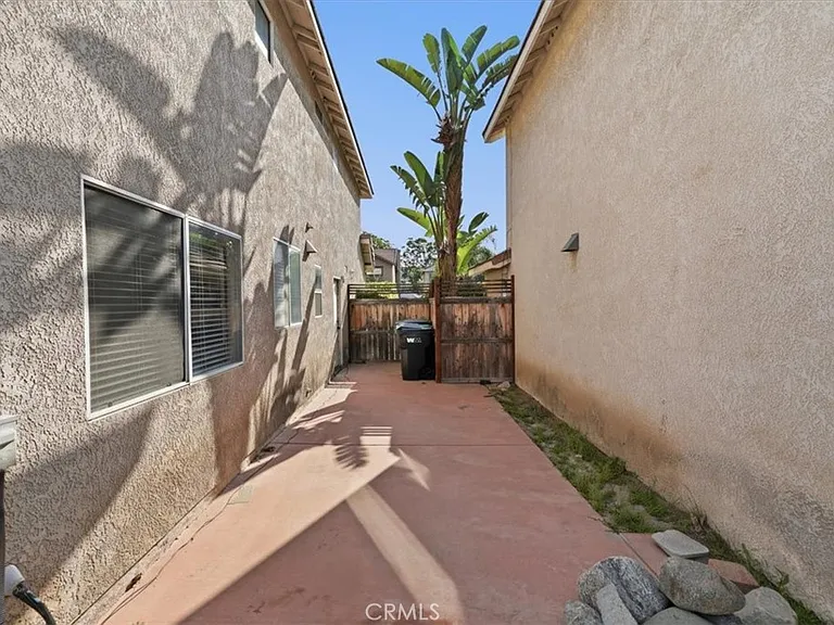 930 Primrose Ln — Photo 28