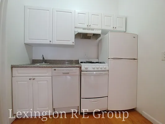 Rented by Lexington Real Estate Group | media 51