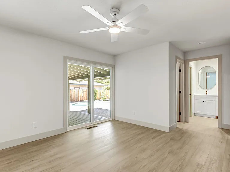 965 Jonas Ave — Photo 26