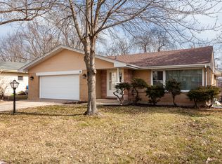 81 Grove Ave, Glen Ellyn, IL 60137