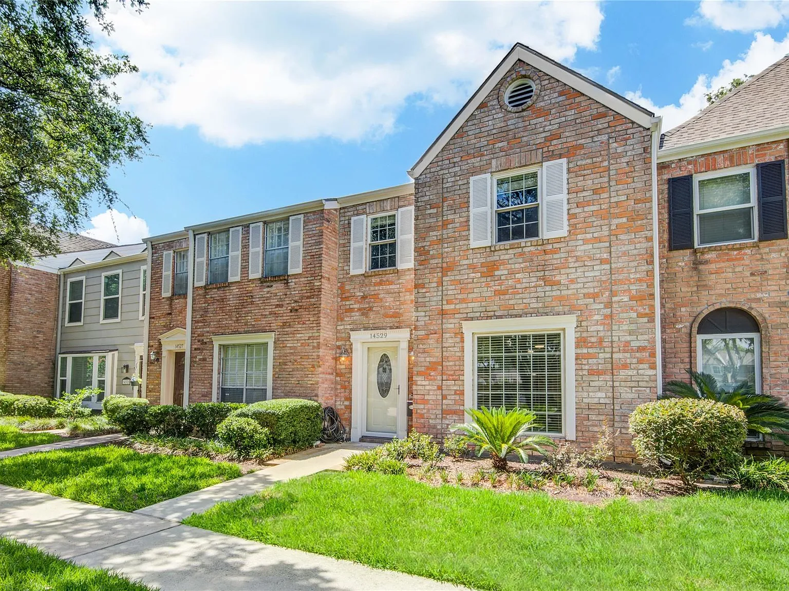 3 bed, 2.5 bath, 1992 sqft, $2,200 — Photo 3