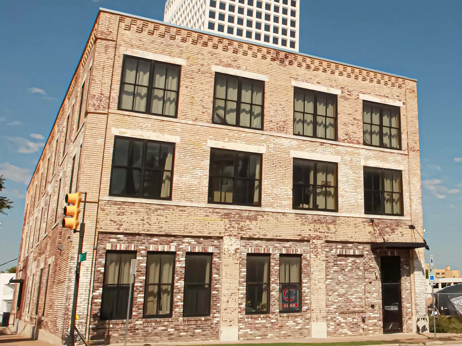 724 S Main Avenue — Photo 1