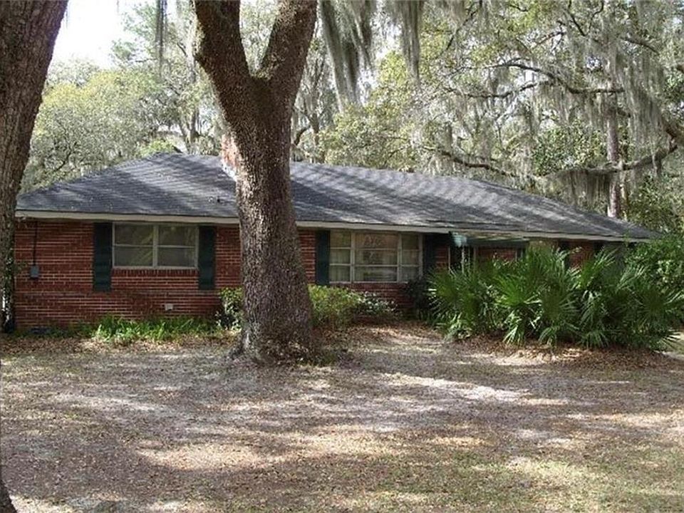 1st image of 211 Menendez Ave