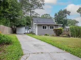 4 Gooseberry Rd, Rocky Point, NY 11778