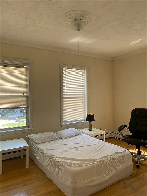 3 bed, 1050 sqft, $3,475 — Photo 1