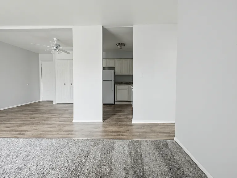 Fox Pointe Apartments — Photo 16