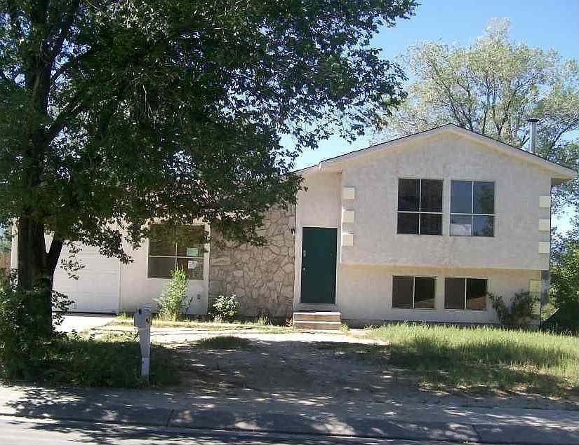 2nd image of 2502 Nadine Dr