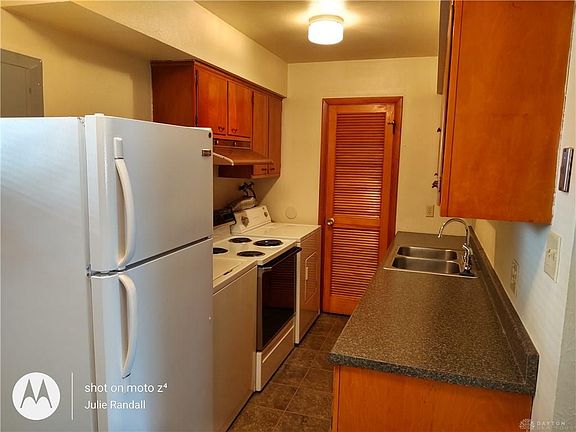 4th image of 722 Morse Ave APT D