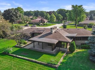 2880 S Stratton Dr, West Allis, WI 53219