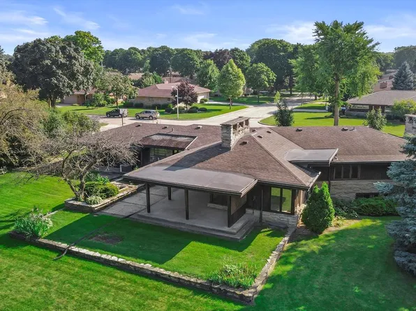 2880 South Stratton DRIVE, West Allis, WI 53219