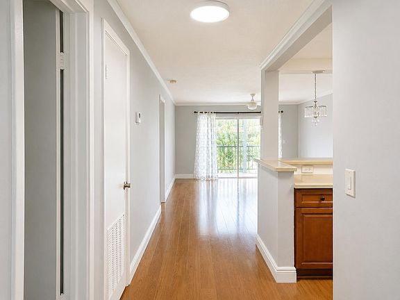 5th image of 1201 Hillcrest Court #315