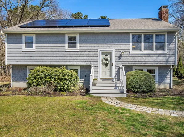 16 Grace Court, Hatchville, MA 02536