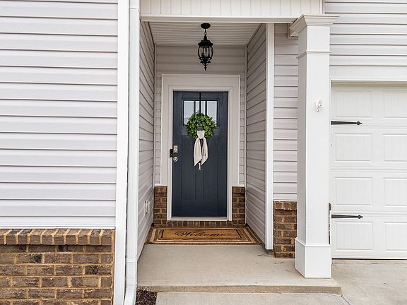 4th image of 421 Linfield Ct