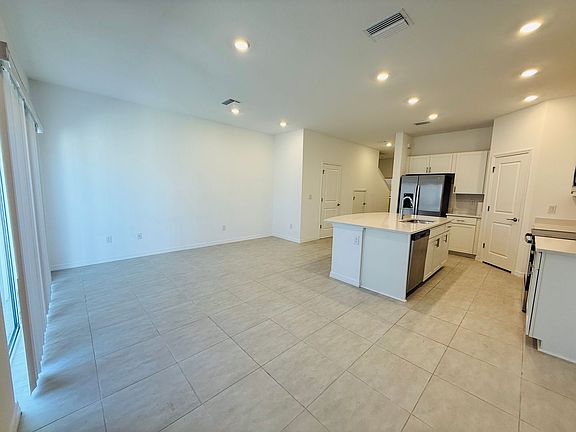4th image of 2264 Paravane Way