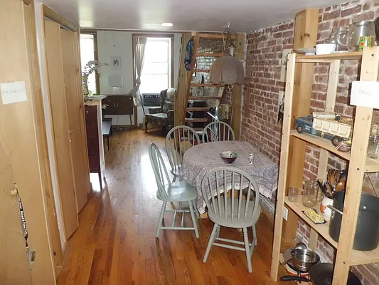 Rented by Maximus Realty Group | media 28