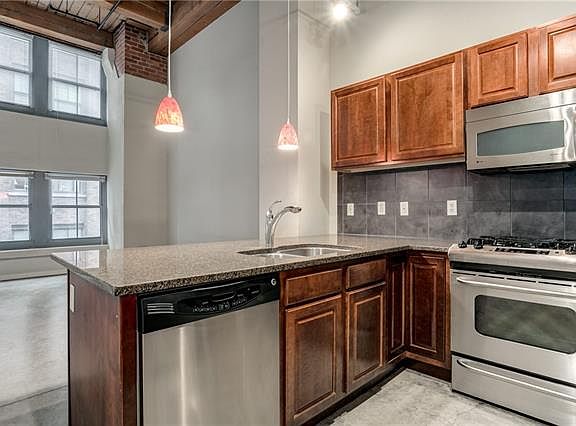 5th image of 712 Broadway Blvd #301
