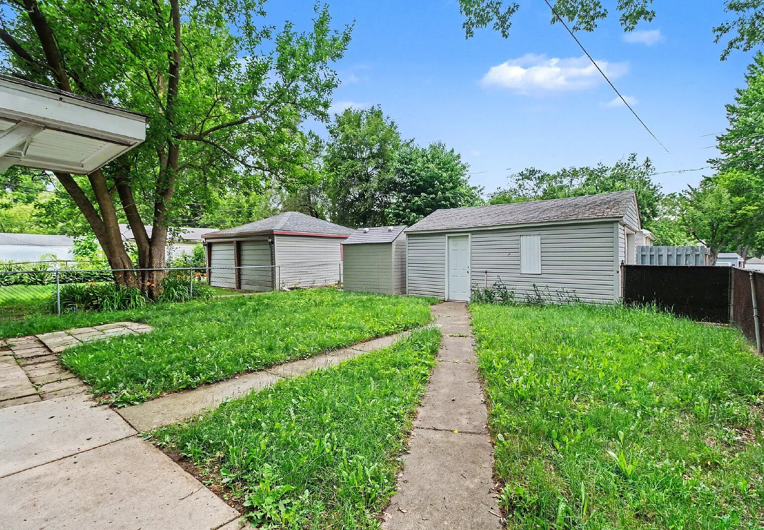 3 bed, 1.0 bath, 984 sqft, $1,550 — Photo 4