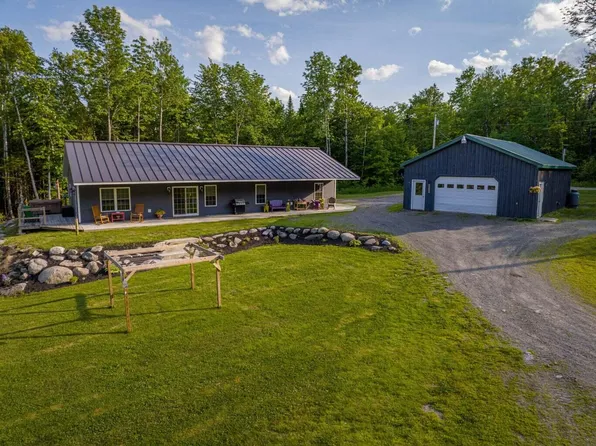 2 Old County Road, Wellington, ME 04942