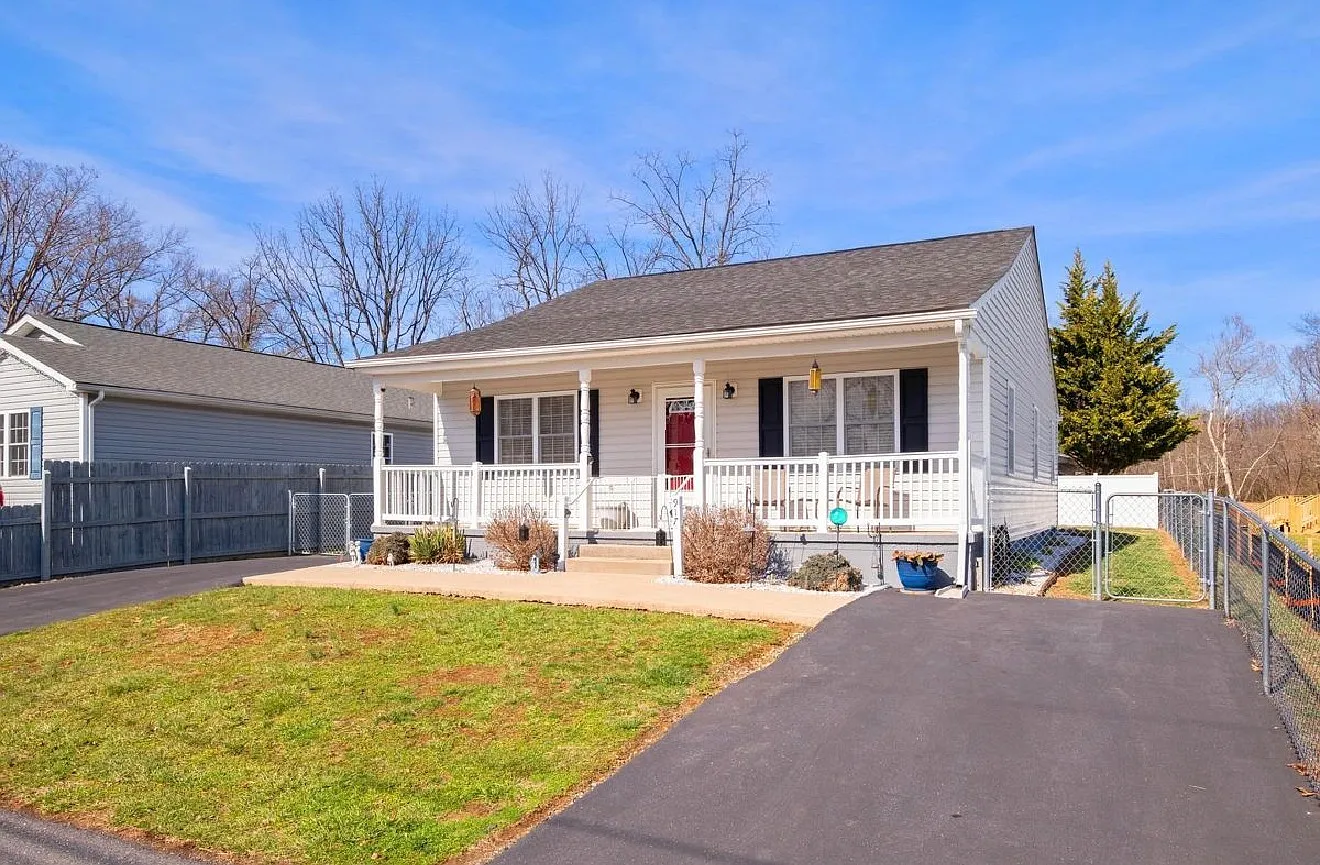 3 bed, 1200 sqft, $2,350 — Photo 1