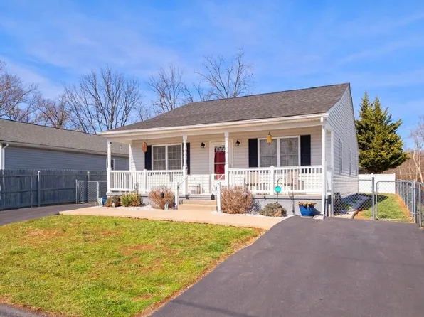 917 Frye St, Waynesboro, VA 22980