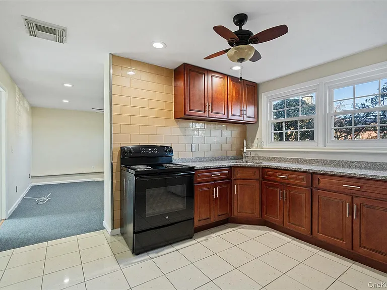 445 S Wellwood Ave — Photo 10