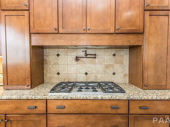 3rd image of 6 Briarwood Ln