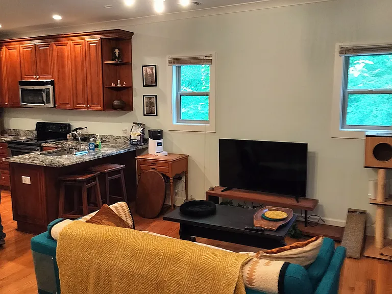361 Ivy Pl — Photo 2