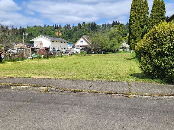 3rd image of 2411 Pacific Avenue